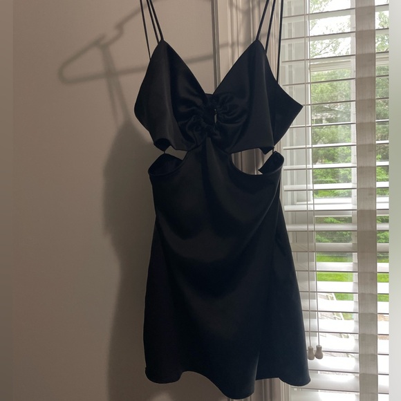 Black mini dress - Picture 2 of 3